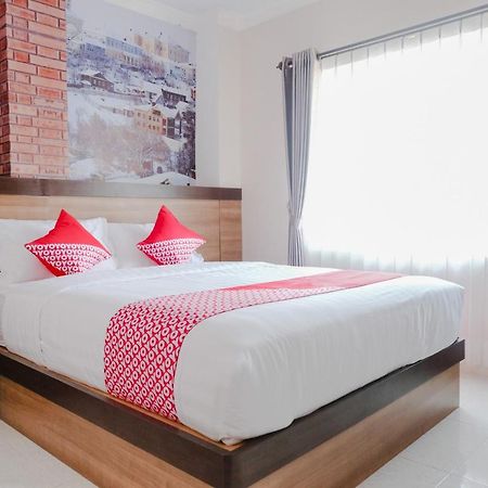 Noura Guest House Syariah Malang Esterno foto