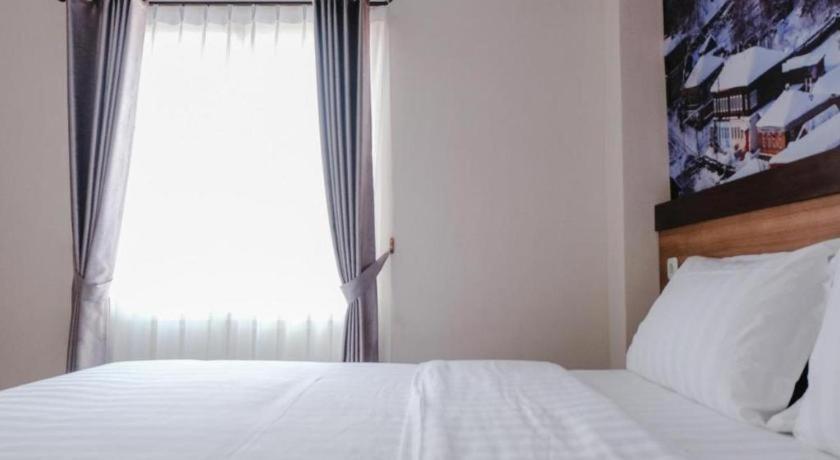 Noura Guest House Syariah Malang Esterno foto
